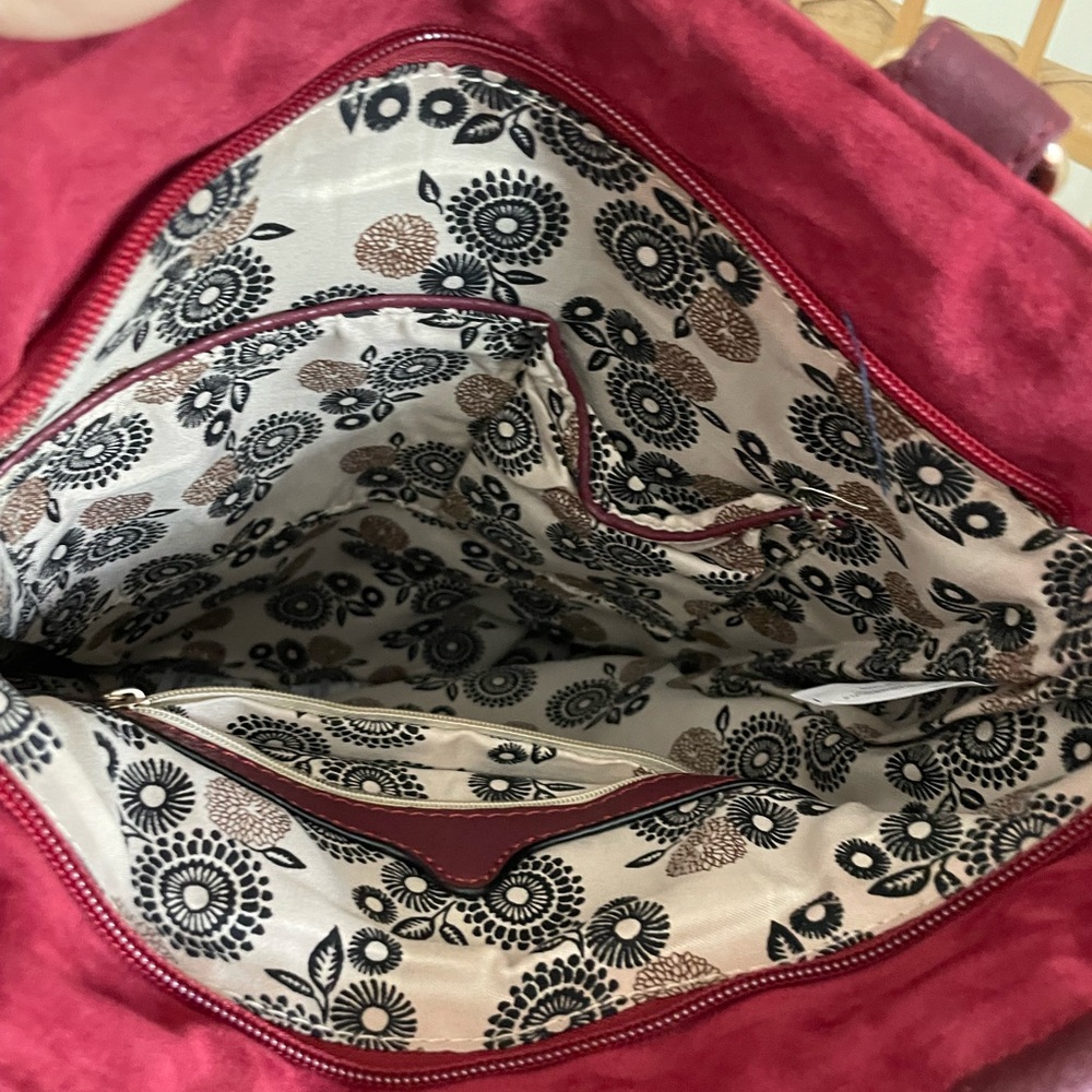 Chic Burgundy Fringe Shoulder Bag - Picture 4 of 8